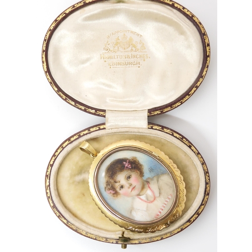 762 - A DOUBLE SIDED PORTRAIT MINIATURE LOCKETstamped 15ct to the bail, the portrait of a lady surrounded ... 