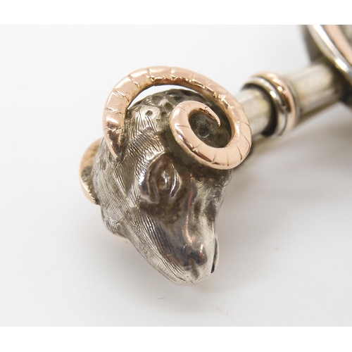 769 - AN ETRUSCAN REVIVAL RAM'S HEAD AND ROMAN COIN BROOCH finely made in yellow and white metal, un signe... 