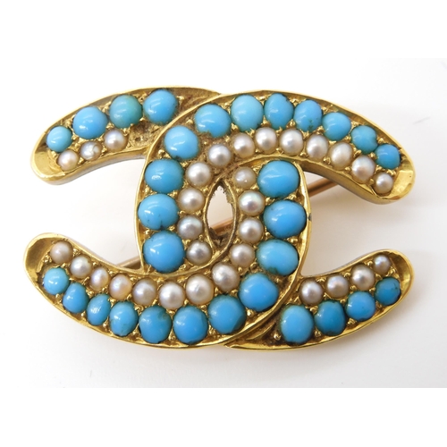 771 - A VICTORIAN DOUBLE HORSESHOE BROOCHset with split pearls and turquoise. dimensions 3cm x 2cm, weight... 