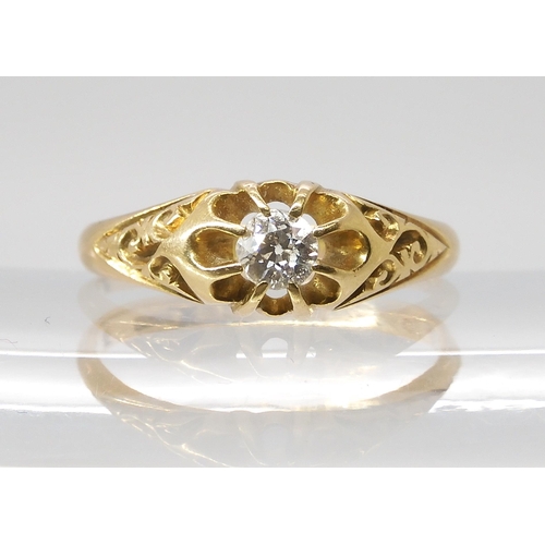 787 - AN 18CT GOLD EDWARDIAN SOLITAIRE DIAMOND RINGset with an estimated approx 0.20cts, with scrolled mou... 