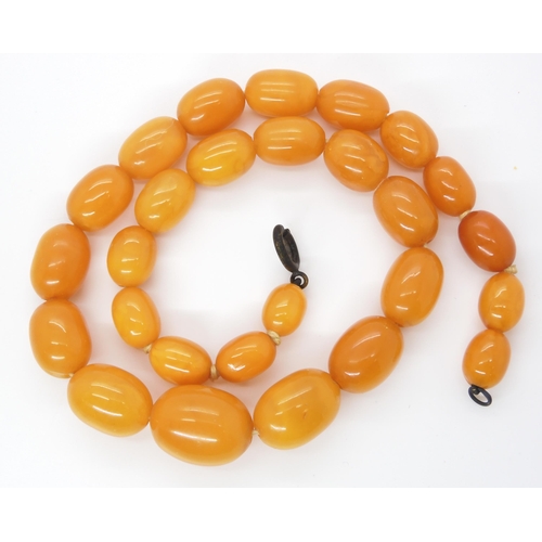 791 - A STRING OF AMBER BEADSlargest bead approx 23.2mm x 17.3mm, to smallest 13.5mm x 9.7mm, length 49cm.... 