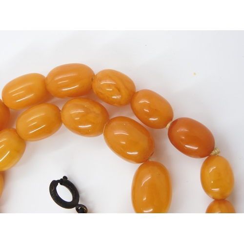 791 - A STRING OF AMBER BEADSlargest bead approx 23.2mm x 17.3mm, to smallest 13.5mm x 9.7mm, length 49cm.... 