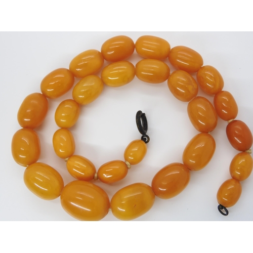 791 - A STRING OF AMBER BEADSlargest bead approx 23.2mm x 17.3mm, to smallest 13.5mm x 9.7mm, length 49cm.... 