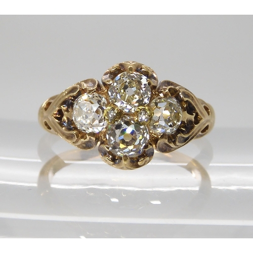 800 - AN ART NOUVEAU DIAMOND RINGthe yellow metal mount with chased foliate design is set with estimated a... 