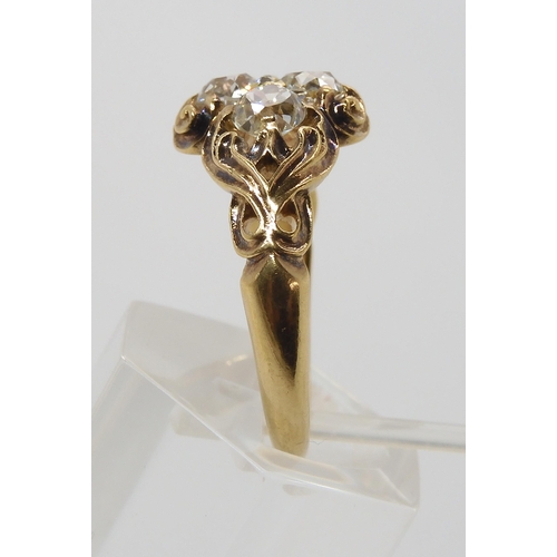 800 - AN ART NOUVEAU DIAMOND RINGthe yellow metal mount with chased foliate design is set with estimated a... 