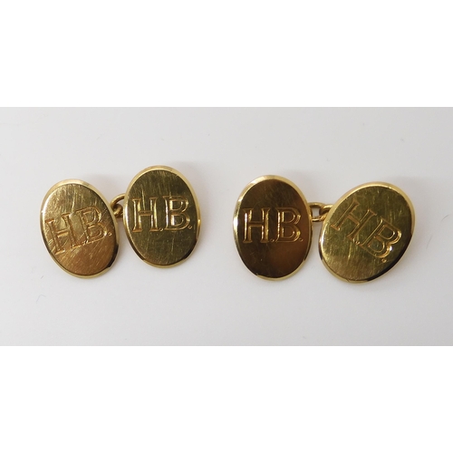 830 - A PAIR OF 18CT GOLD CUFFLINKSmonogramed to both faces HB, hallmarked Birmingham with makers mark for... 