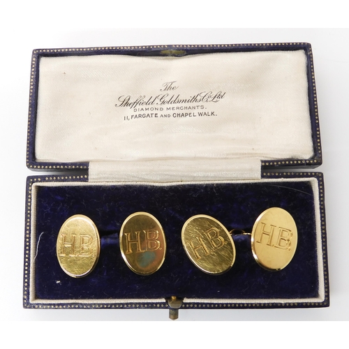 830 - A PAIR OF 18CT GOLD CUFFLINKSmonogramed to both faces HB, hallmarked Birmingham with makers mark for... 