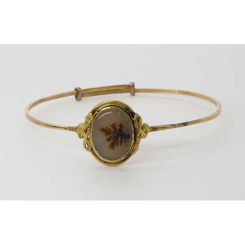 848 - A DENDRITIC AGATE SNAKE BANGLEthe setting of the agate has a coiled snake to each side. Made in unha... 