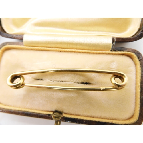 851 - A COLLECTION OF VINTAGE ITEMSto include a small scroll pin, marked 9ct MB & Co, (Murrle Bennet) ... 