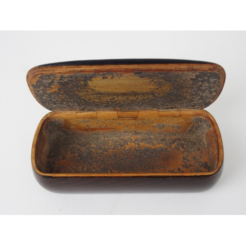 637 - A 19TH CENTURY MAUCHLINE WARE SYCAMORE AND PEN WORK SNUFF BOXpossibly by Crichton of Cumnock, the co... 