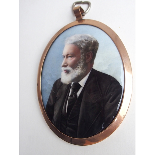 647 - A PAINTED PORTRAIT OVAL MINIATURE OF A GENTLEMANwearing a suit, in a 9ct gold frame, 8 x 6cm... 