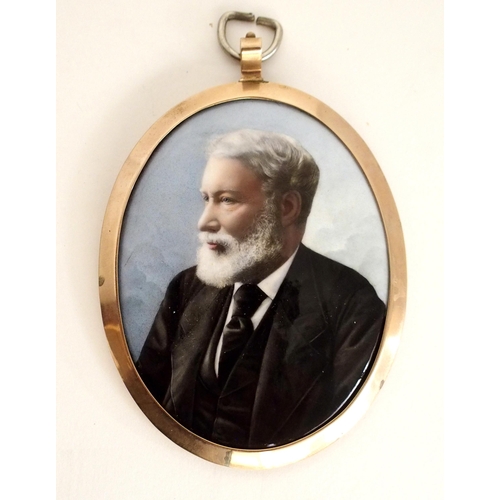 647 - A PAINTED PORTRAIT OVAL MINIATURE OF A GENTLEMANwearing a suit, in a 9ct gold frame, 8 x 6cm... 