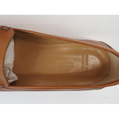 667 - A PAIR OF HERMES LADIES TAN LEATHER LOAFERSsize 38.1/2, unused, in original box... 