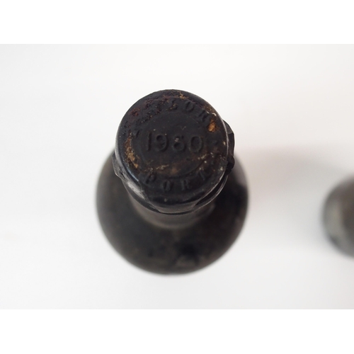 706 - SIX BOTTLES OF  W & J GRAHAM FINEST RESERVE VINTAGE PORT 1970some labels stained, two bottles of... 