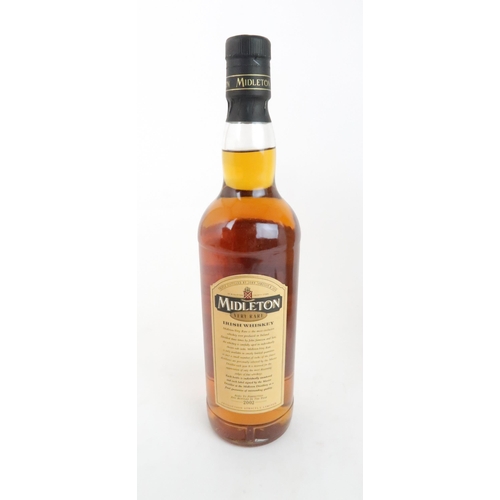 711 - MIDLETON VERY RARE IRISH WHISKEY2002, 40% Vol, 700ml, number 016881 with wood box, certificate and r... 