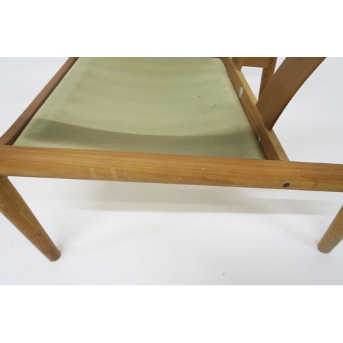 118 - A MID 20TH CENTURY TEAK GRETE JALK FOR FRANCE & SON EASY CHAIRwith two slat back seat on turned ... 