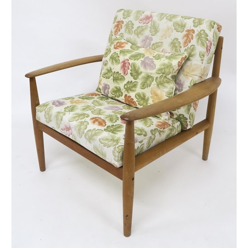 118 - A MID 20TH CENTURY TEAK GRETE JALK FOR FRANCE & SON EASY CHAIRwith two slat back seat on turned ... 