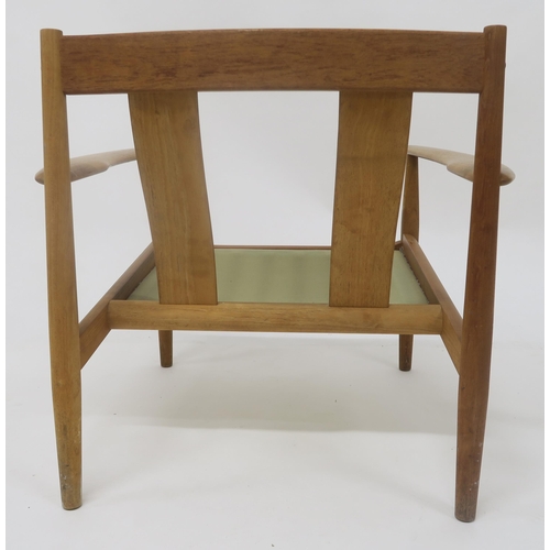 118 - A MID 20TH CENTURY TEAK GRETE JALK FOR FRANCE & SON EASY CHAIRwith two slat back seat on turned ... 