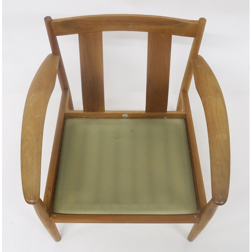 118 - A MID 20TH CENTURY TEAK GRETE JALK FOR FRANCE & SON EASY CHAIRwith two slat back seat on turned ... 