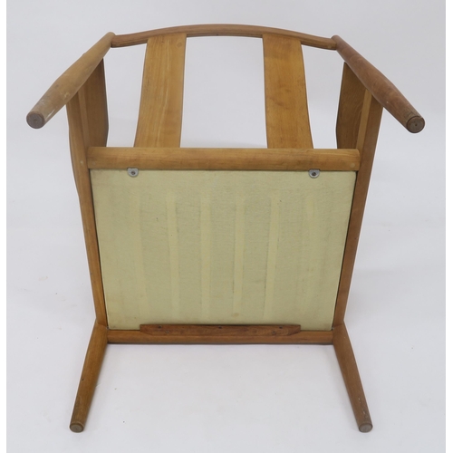 118 - A MID 20TH CENTURY TEAK GRETE JALK FOR FRANCE & SON EASY CHAIRwith two slat back seat on turned ... 