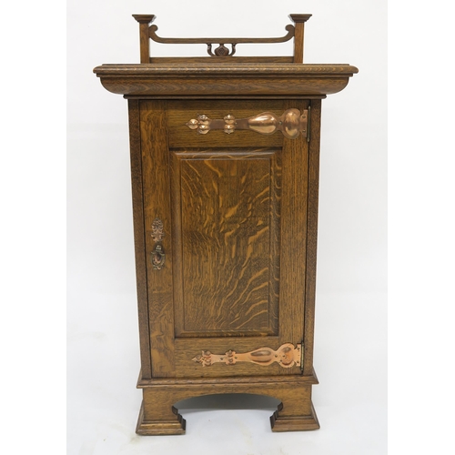 71 - AN EARLY 20TH CENTURY OAK SHAPLAND & PETTER BARNSTAPLE ARTS & CRAFTS BEDSIDE CABINETwith sin... 