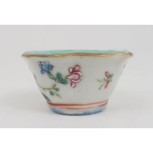 259 - A CANTON FOLIATE SHAPED CUP