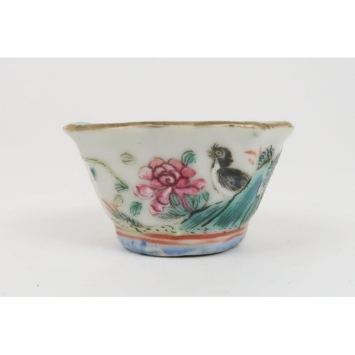 259 - A CANTON FOLIATE SHAPED CUP