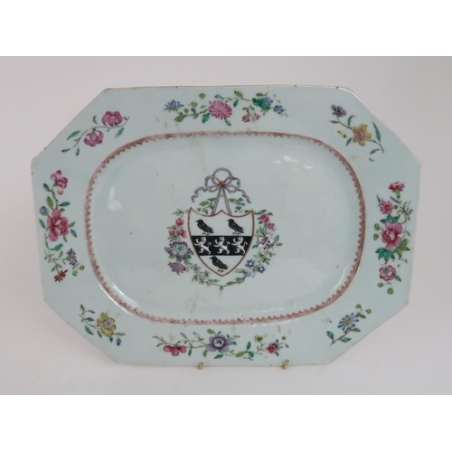 261 - A CHINESE ARMORIAL OCTAGONAL ASHET