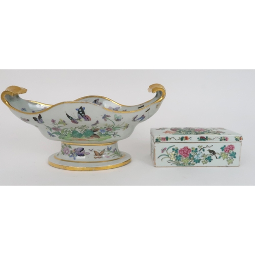 276 - A CHINESE EXPORT SAUCE TUREEN AND A STAND