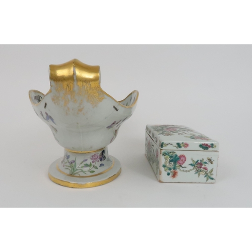 276 - A CHINESE EXPORT SAUCE TUREEN AND A STAND