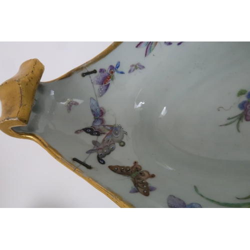 276 - A CHINESE EXPORT SAUCE TUREEN AND A STAND