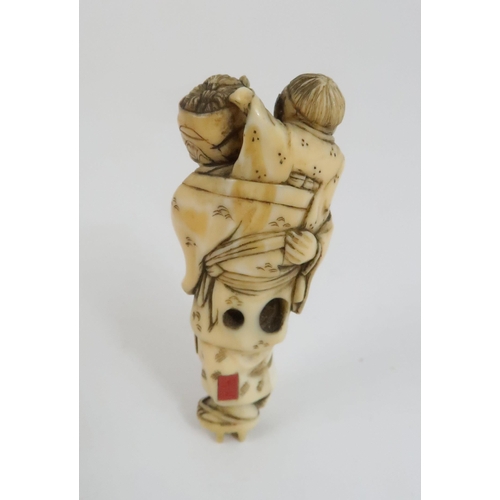 279 - A JAPANESE IVORY NETSUKE