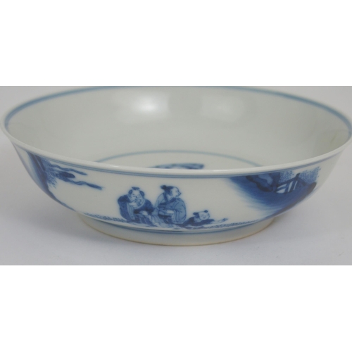 284 - A CHINESE BLUE AND WHITE DISH