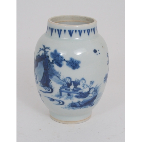 285 - A CHINESE BLUE AND WHITE VASE