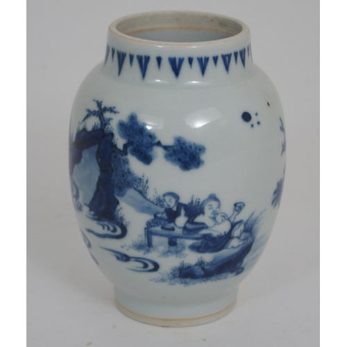 285 - A CHINESE BLUE AND WHITE VASE