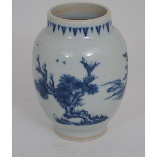 285 - A CHINESE BLUE AND WHITE VASE