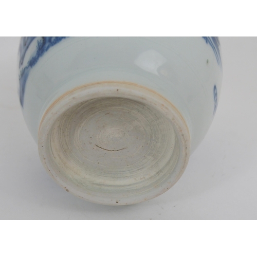 285 - A CHINESE BLUE AND WHITE VASE