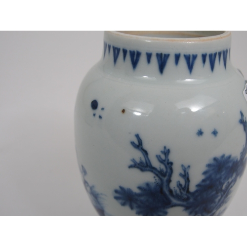 285 - A CHINESE BLUE AND WHITE VASE