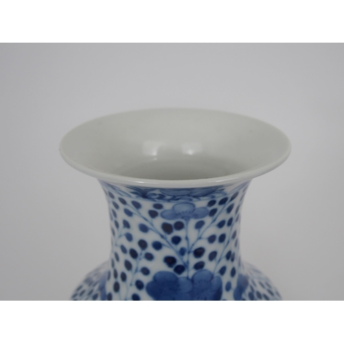 287 - A PAIR OF CHINESE BLUE AND WHITE VASES