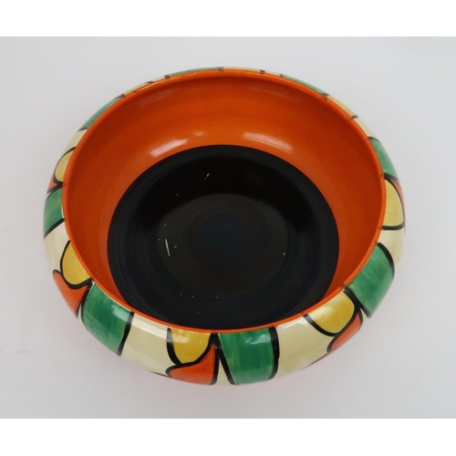 346 - A CLARICE CLIFF DOUBLE V PATTERN BOWL