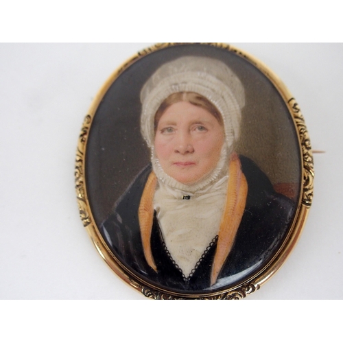 487 - A PAINTED PORTRAIT MINIATURE OF A LADY