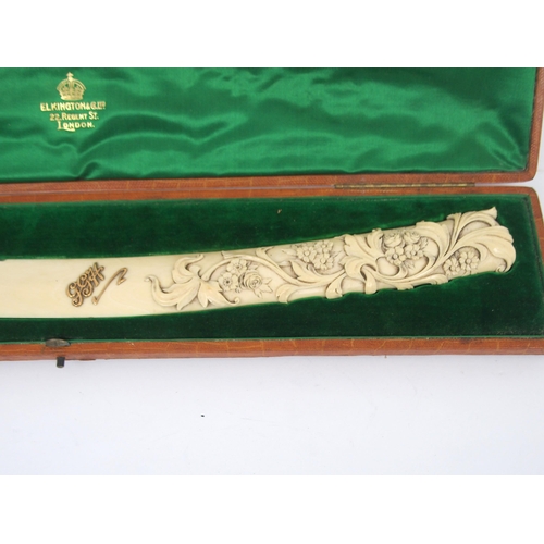 493 - A VICTORIAN CARVED IVORY PAGE TURNER