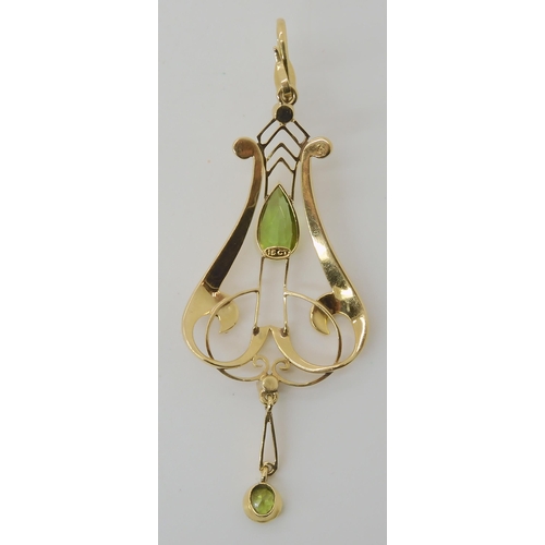 714 - A 15CT GOLD EDWARDIAN PERIDOT AND PEARL PENDANT