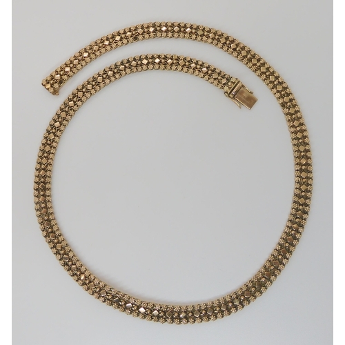 797 - A 9CT GOLD DECORATIVE COLLAR NECKLACE