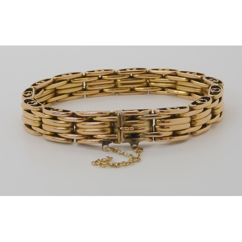 809 - A 15CT GOLD FANCY GATE BRACELET