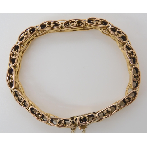 809 - A 15CT GOLD FANCY GATE BRACELET