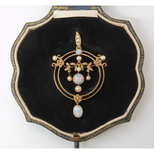 810 - AN EDWARDIAN OPAL AND PEARL PENDANT