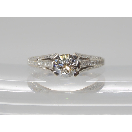 812 - AN 18K WHITE GOLD DIAMOND ENGAGEMET ENGAGEMENT RING