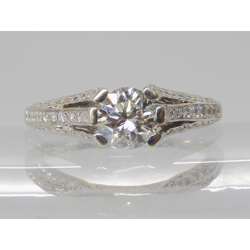 812 - AN 18K WHITE GOLD DIAMOND ENGAGEMET ENGAGEMENT RING