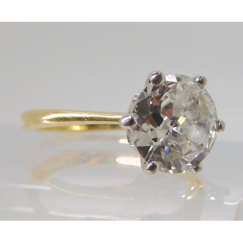 831 - AN 18CT GOLD DIAMOND SOLITAIRE RING